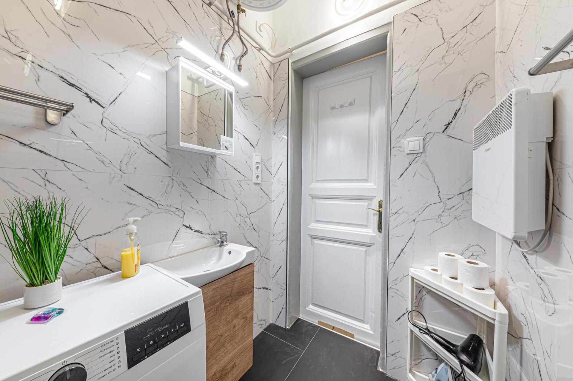 Westend Loft Chic 2br W Ac By Nyugati & M3 Metro