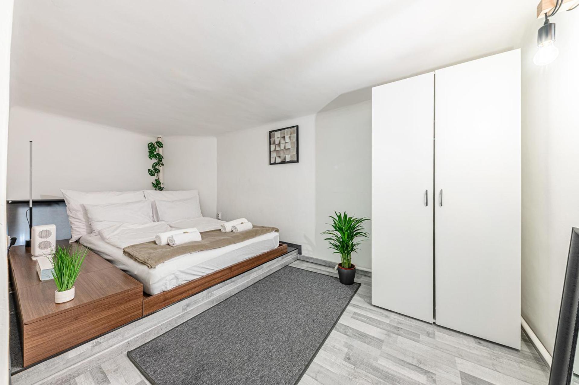 Westend Loft Chic 2br W Ac By Nyugati & M3 Metro Apartament Budapeszt