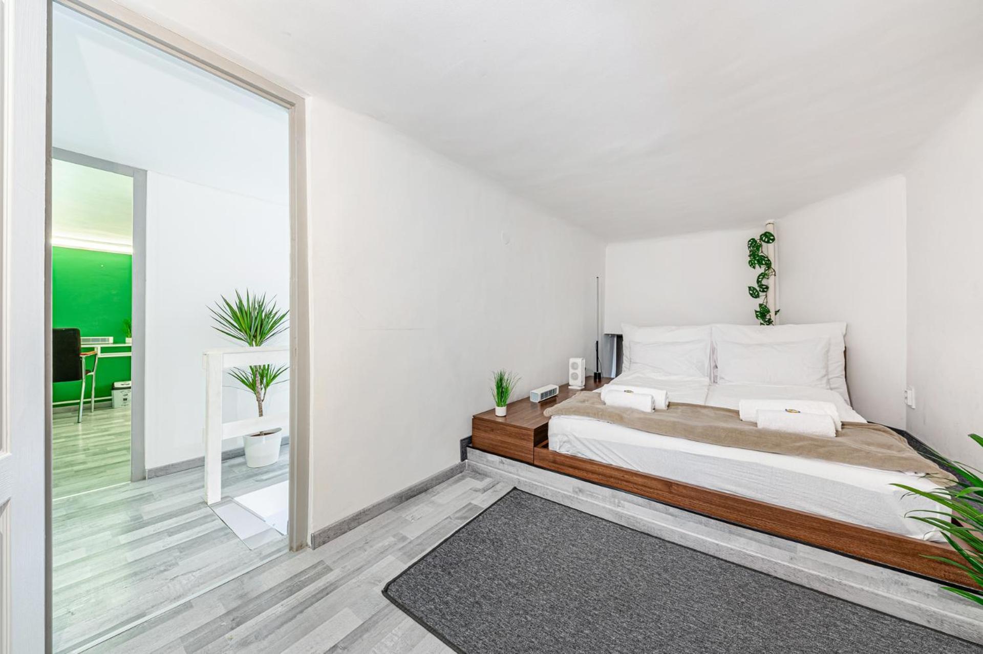 Westend Loft Chic 2br W Ac By Nyugati & M3 Metro * Boedapest